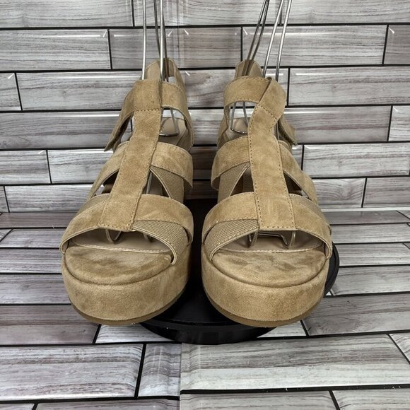 Belle Moda‎ Women's Beige Suede Platform Sandals Shoe Size 7-NEW - Picture 2 of 8